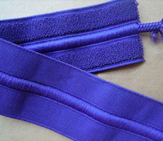 Elástico con Jareta Contamos con elásticos crochet fusionados con jareta de diferentes pesos, grosores y colores para cubrir exactamente los requerimientos y especificaciones de su prenda.